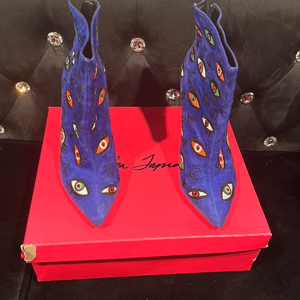 Isa Tapia Juliette Embroidered Eyes And Stars Suede Point-Toe Booties - Blue